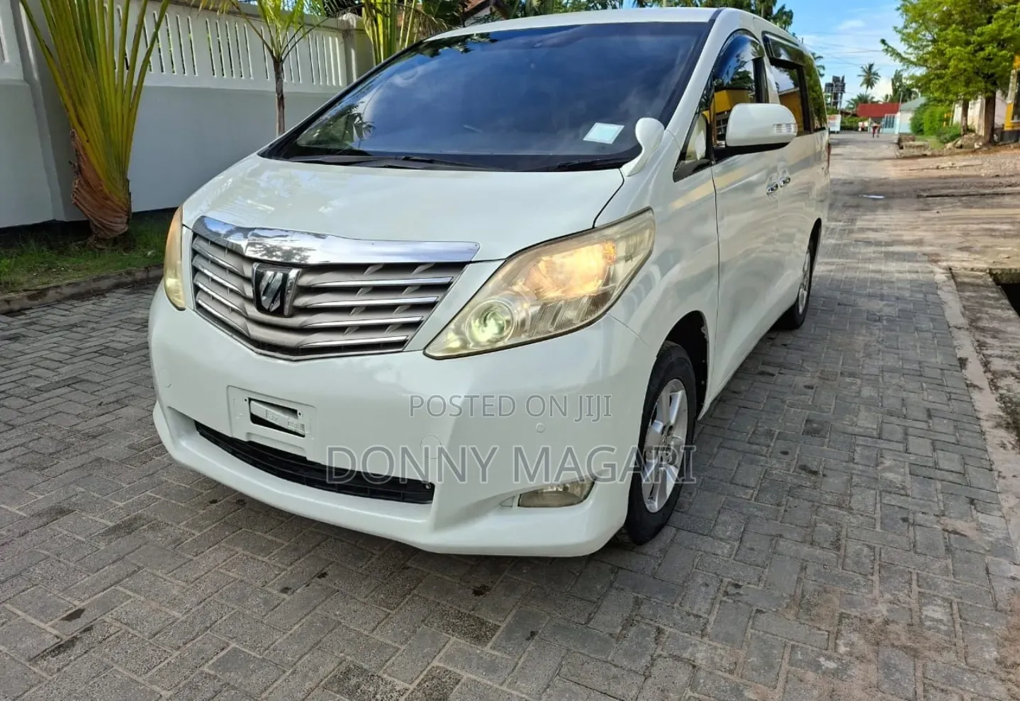 Toyota Alphard 2.4 Petrol AWD 2013 White