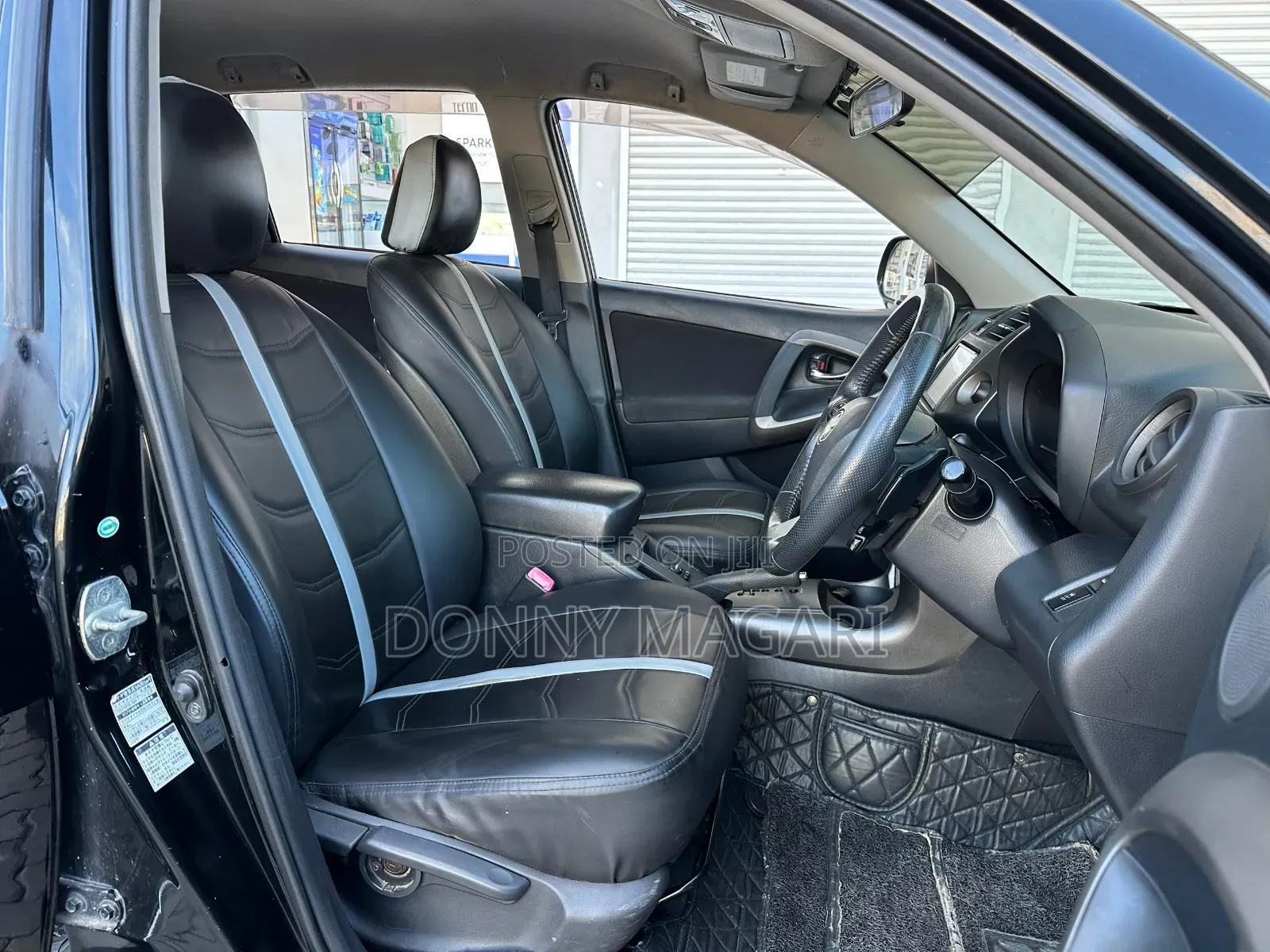Toyota Vanguard 2011 Black