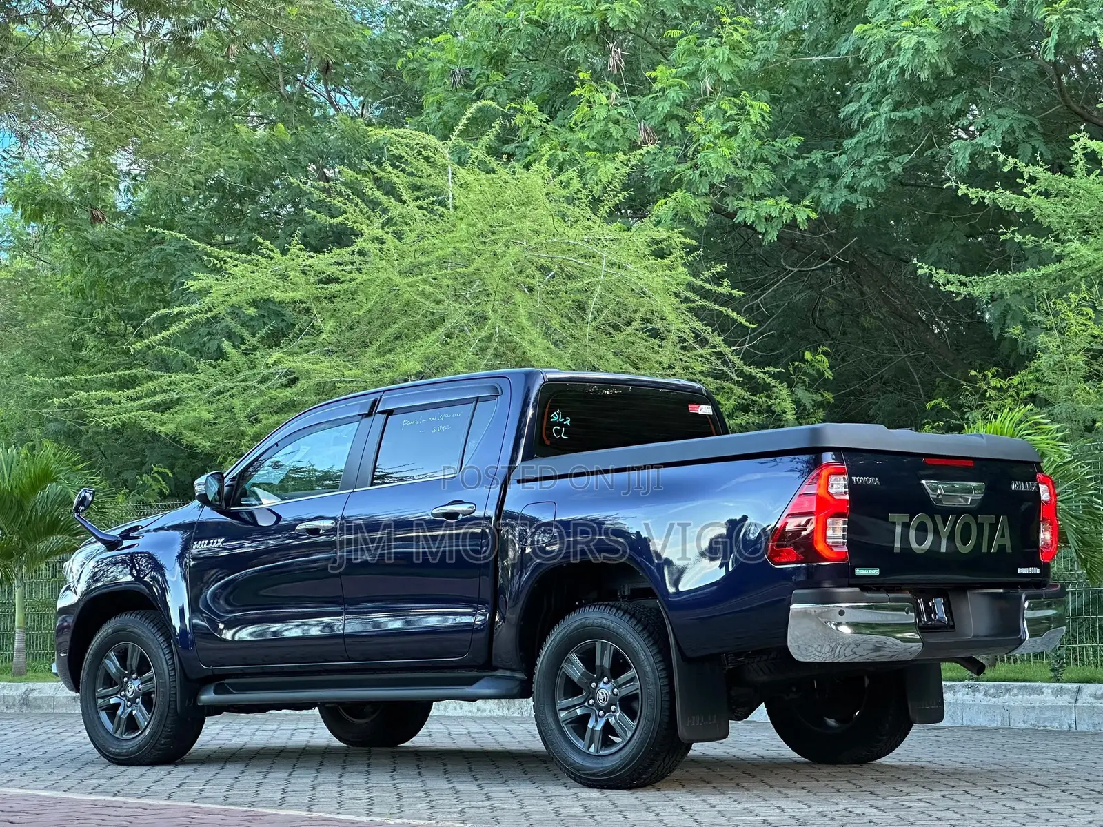 Toyota Hilux 2023 Blue
