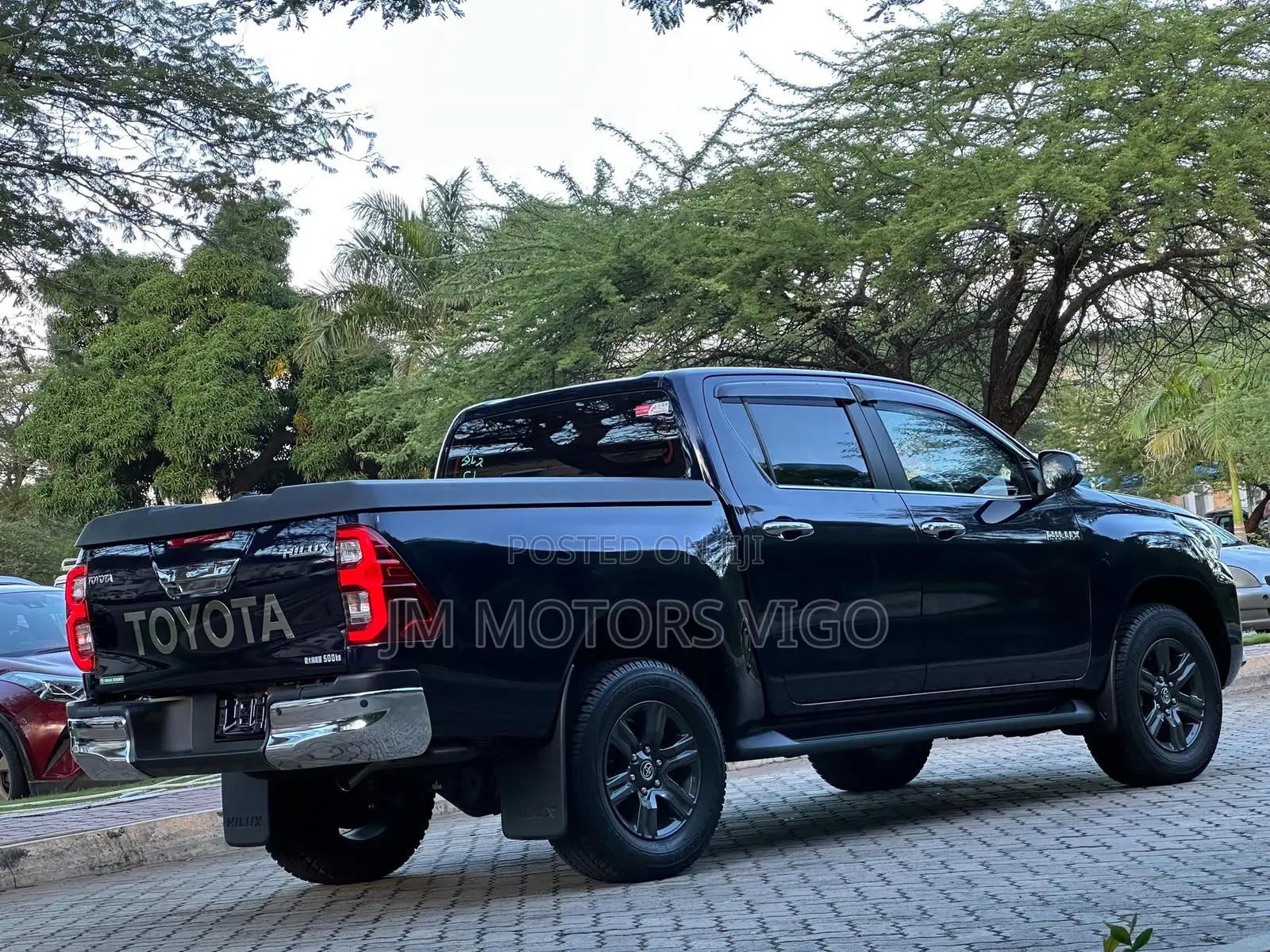 Toyota Hilux 2023 Blue