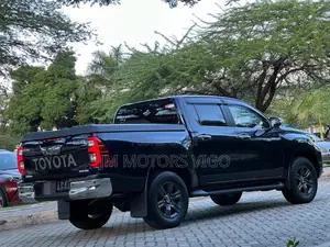 Toyota Hilux 2023 Blue