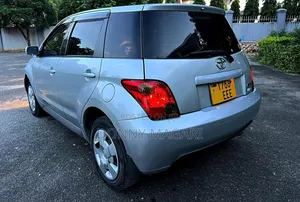 Toyota IST 2004 Silver