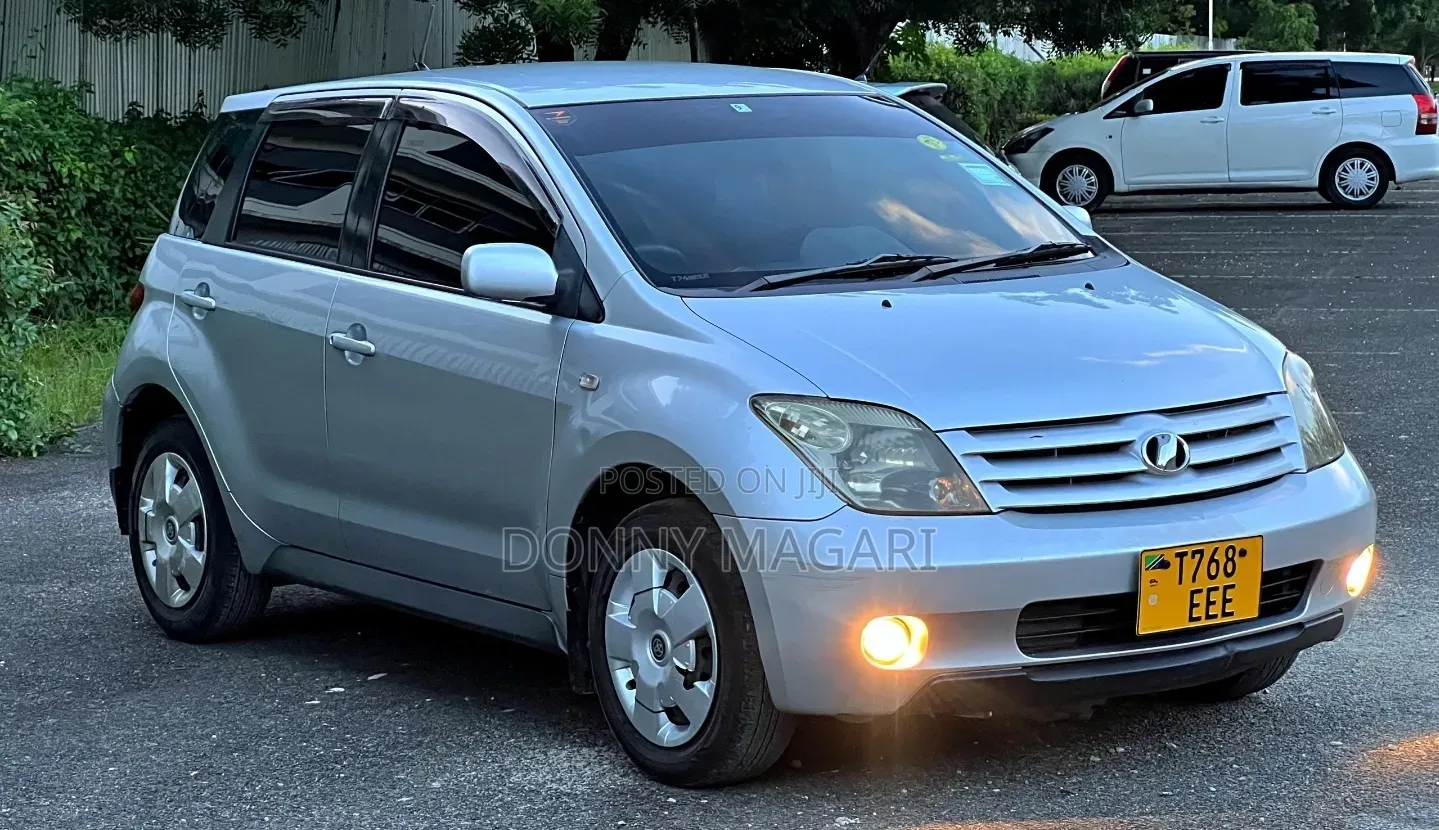 Toyota IST 2004 Silver