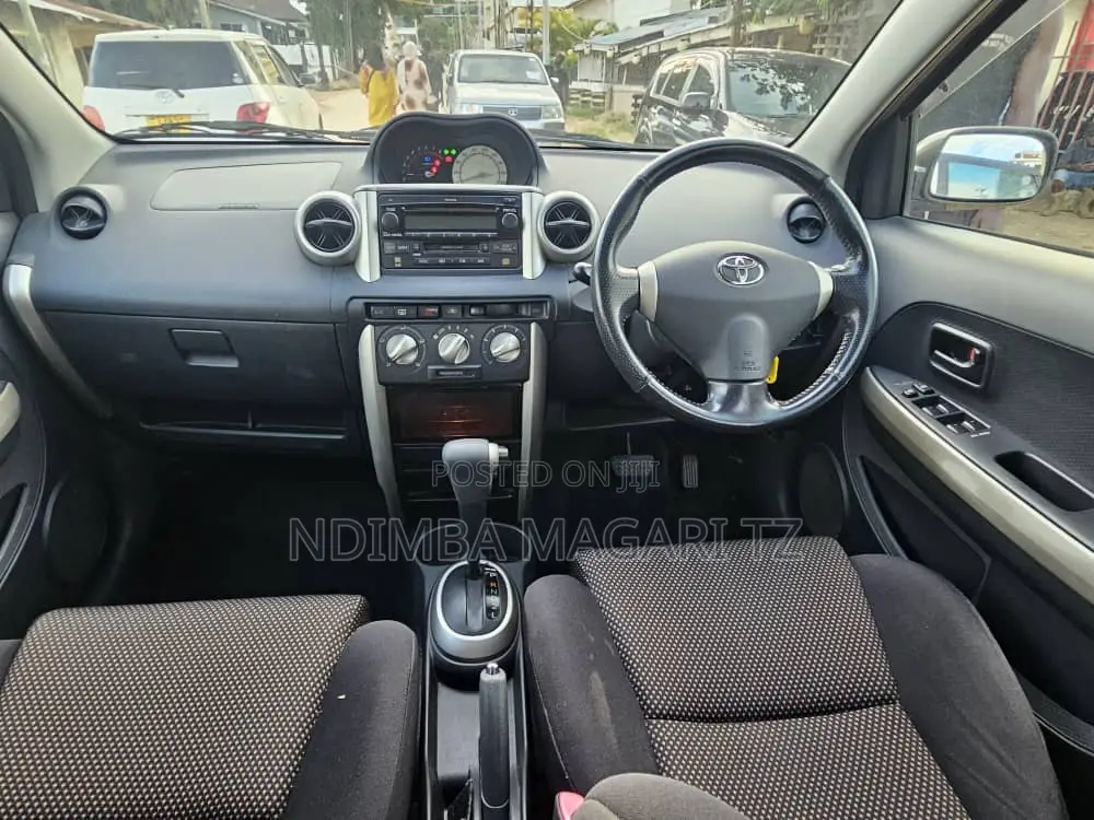Toyota IST 2005 Gray