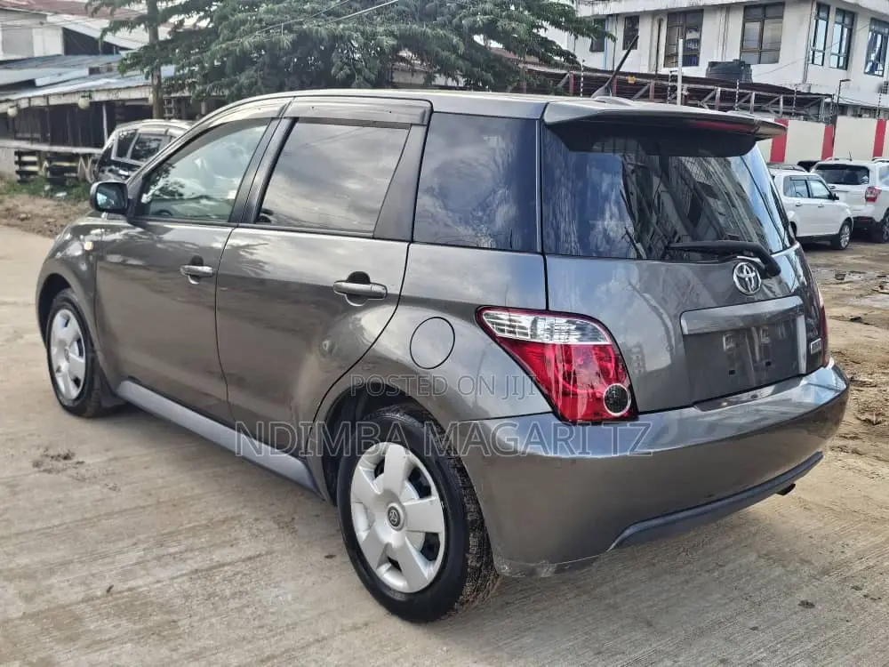Toyota IST 2005 Gray