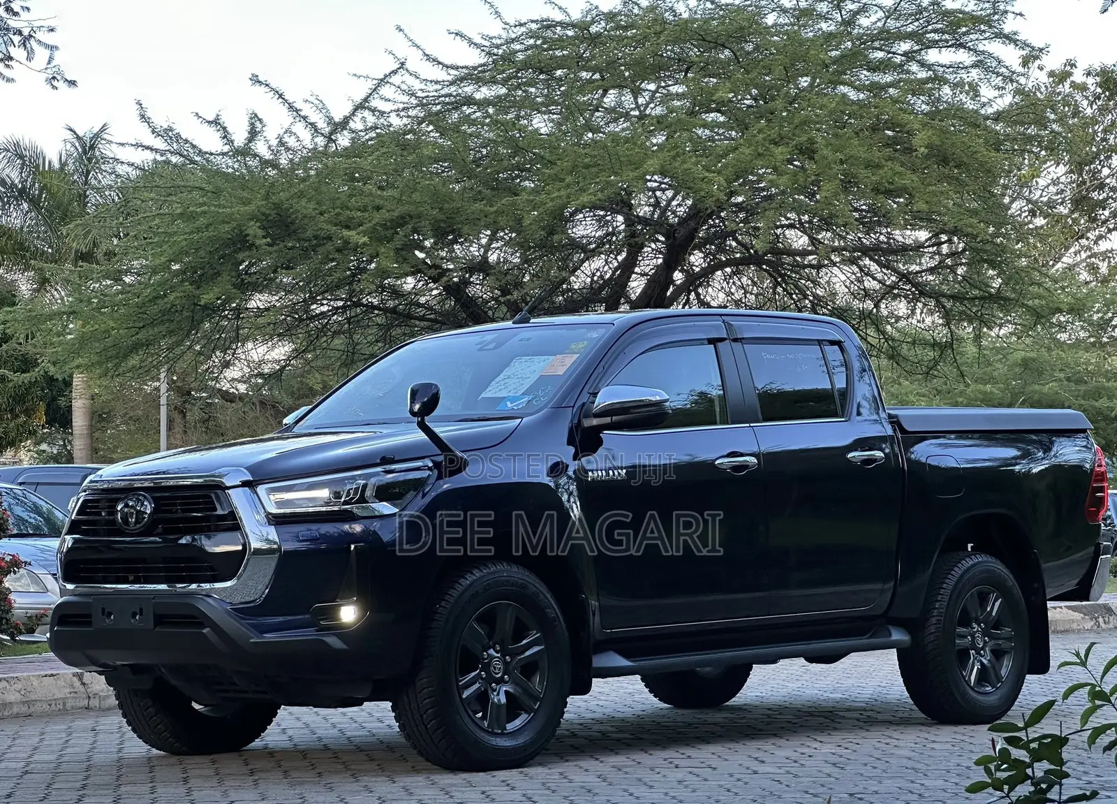 Toyota Hilux 2023 Blue