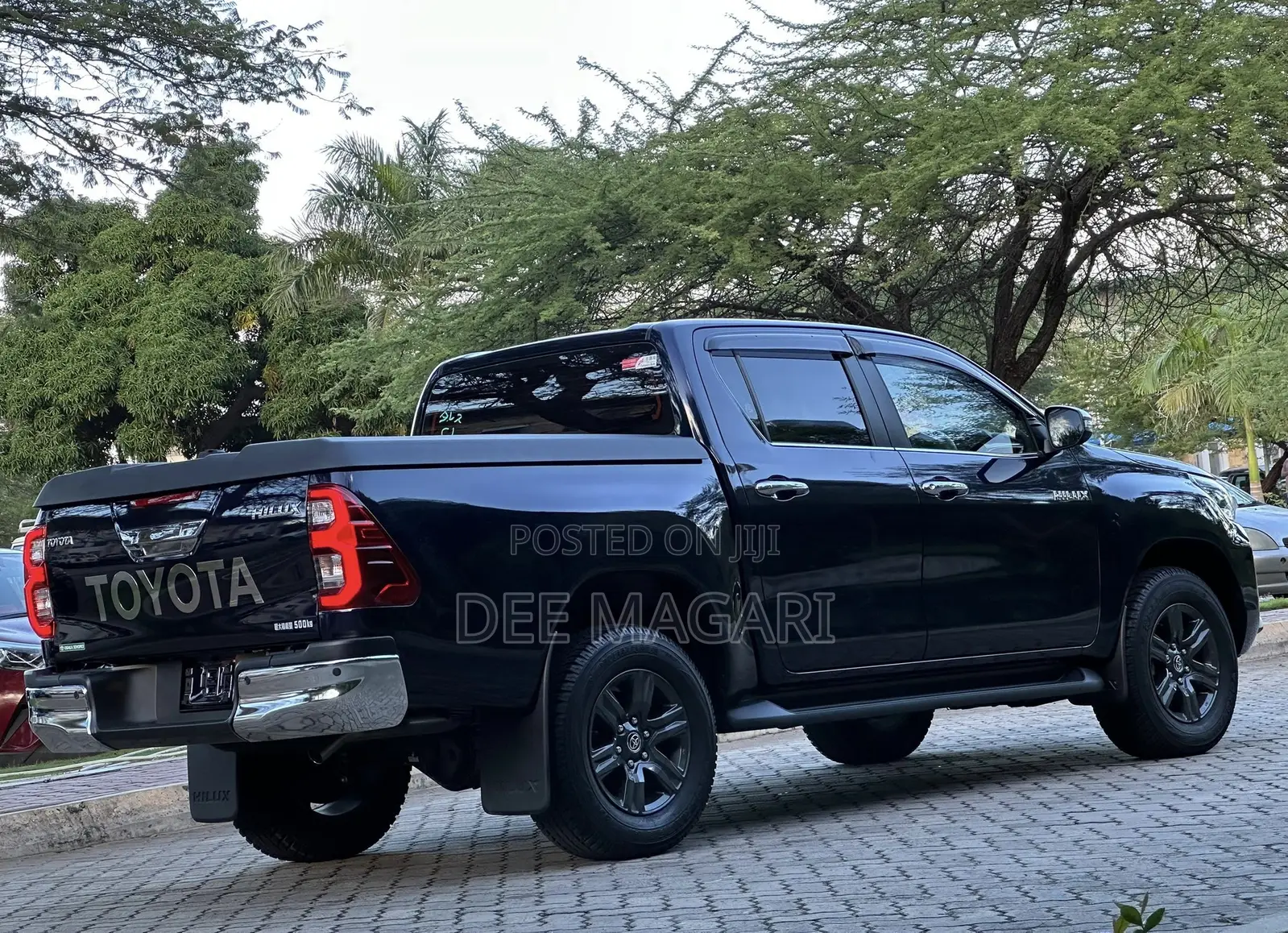 Toyota Hilux 2023 Blue