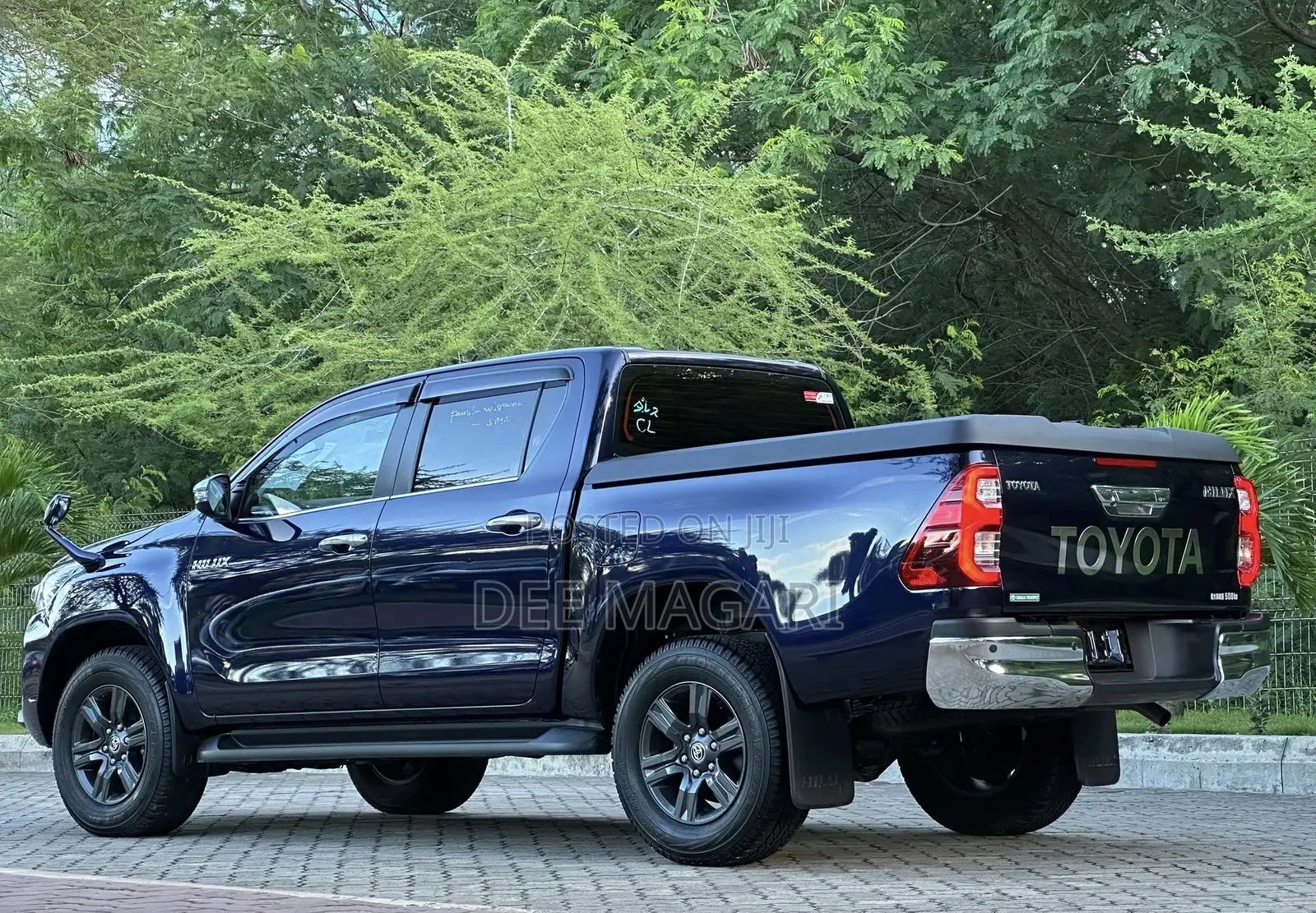 Toyota Hilux 2023 Blue
