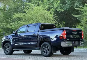 Toyota Hilux 2023 Blue
