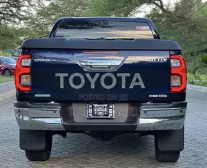Toyota Hilux 2023 Blue