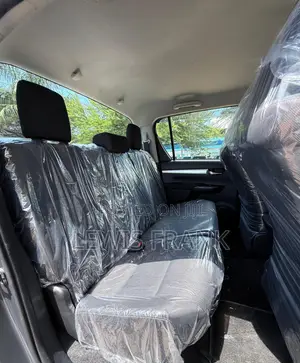 Toyota Hilux 2022 Brown