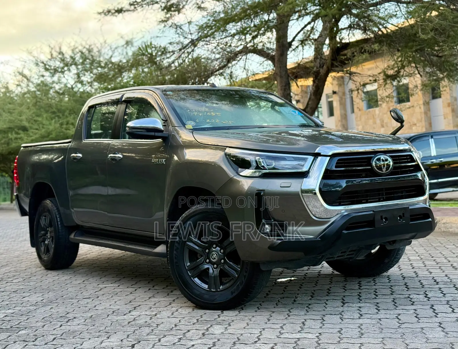 Toyota Hilux 2022 Brown