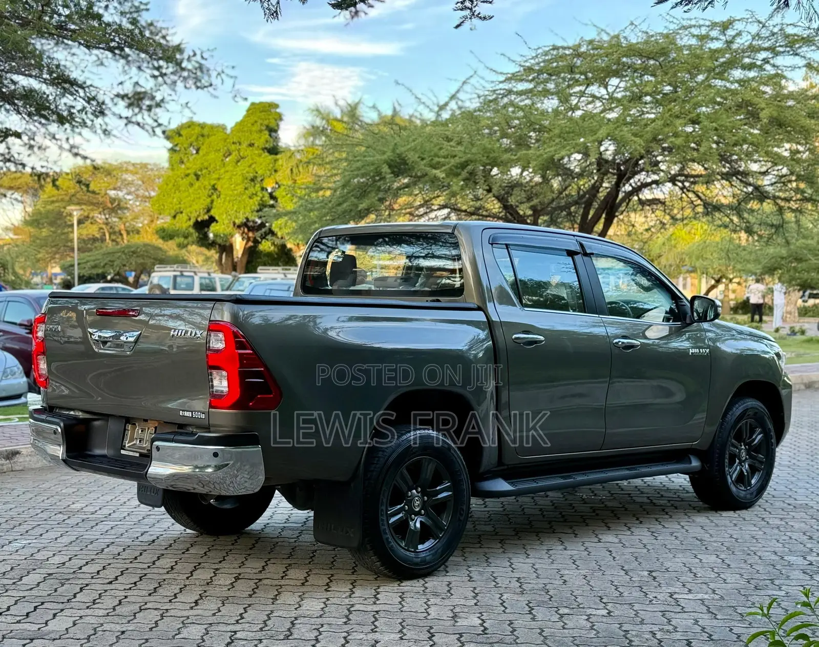 Toyota Hilux 2022 Brown