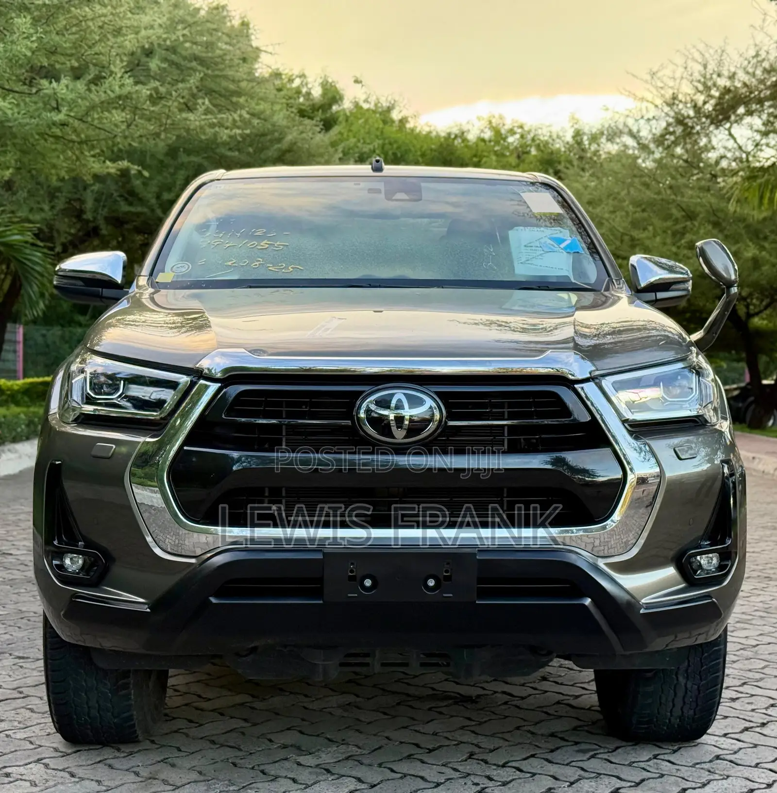 Toyota Hilux 2022 Brown
