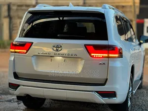 Toyota Land Cruiser 2023 White