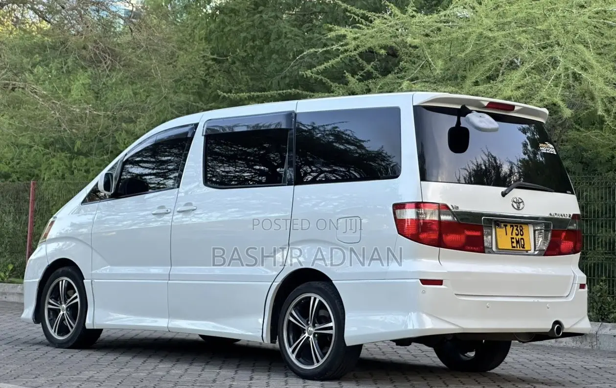 Toyota Alphard 3.0 Petrol FWD 2002 White