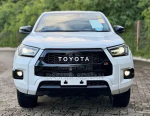 Toyota Hilux 2024 Pearl