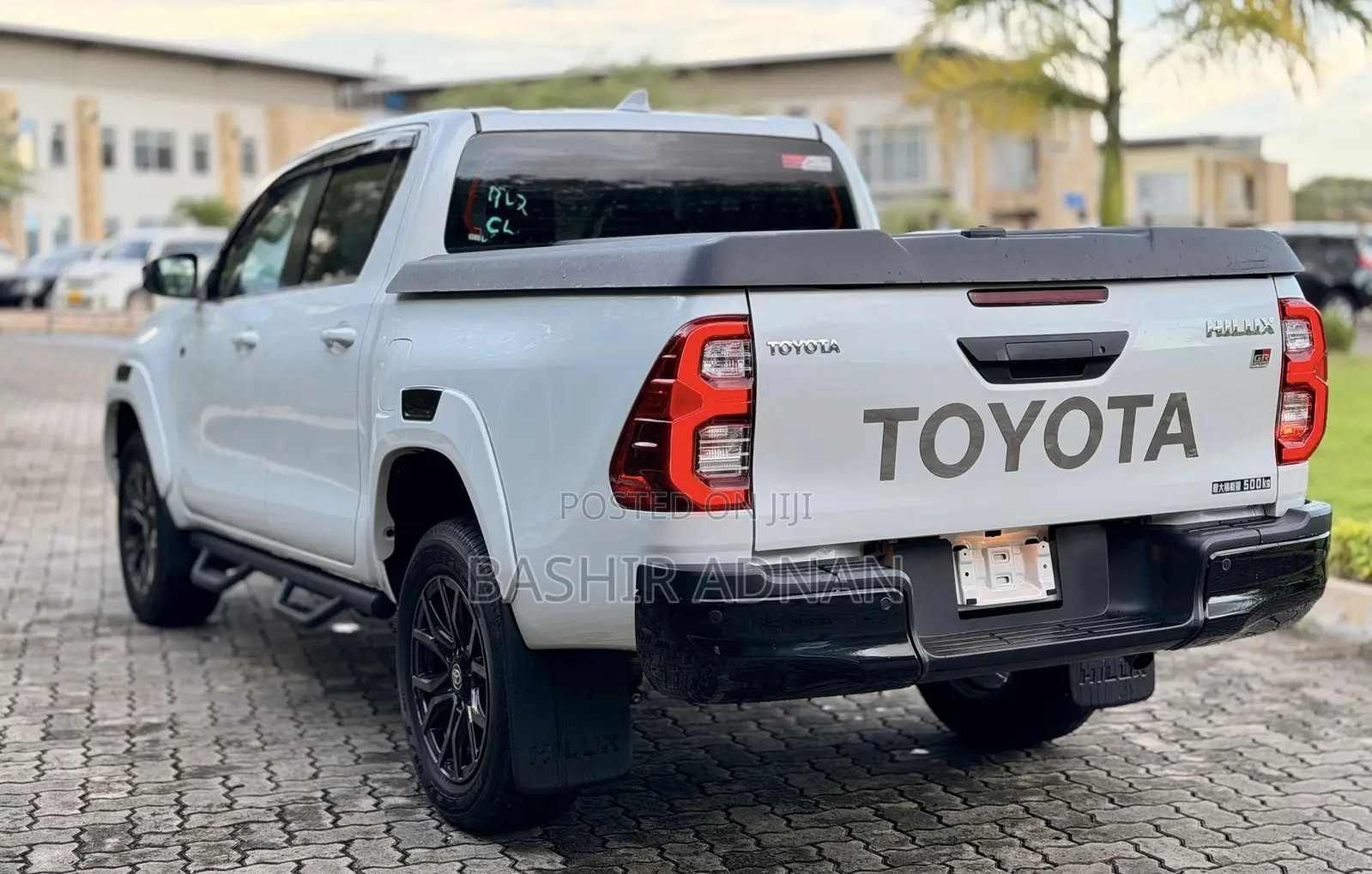 Toyota Hilux 2024 Pearl