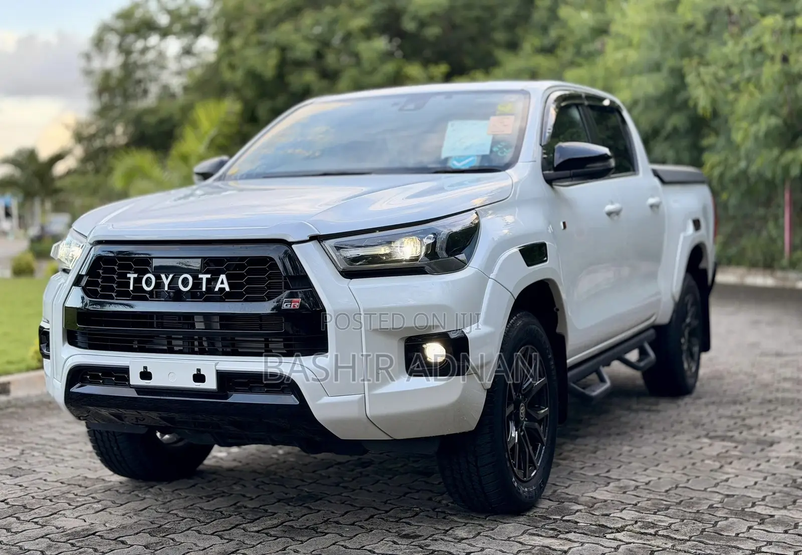 Toyota Hilux 2024 Pearl