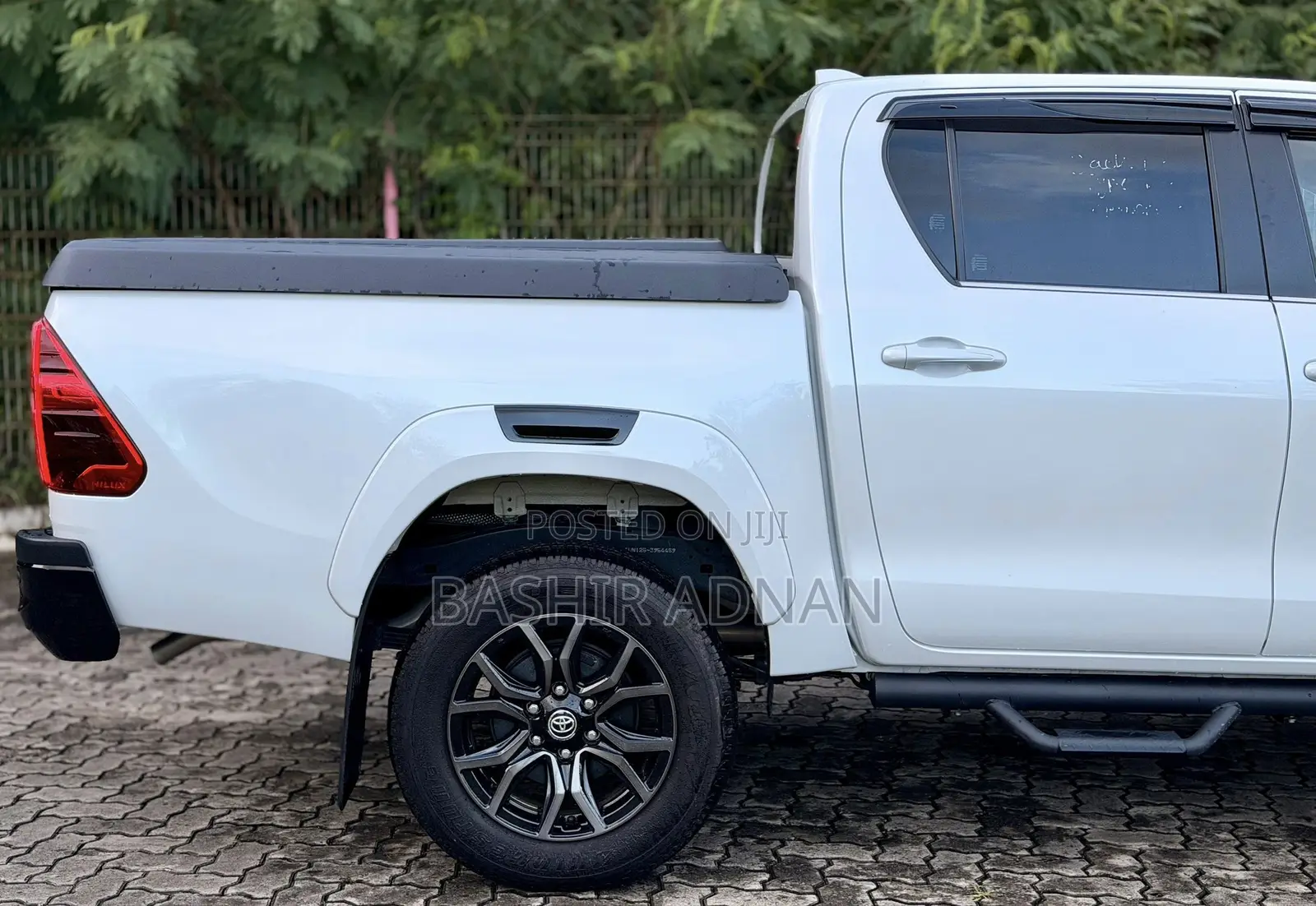 Toyota Hilux 2024 Pearl