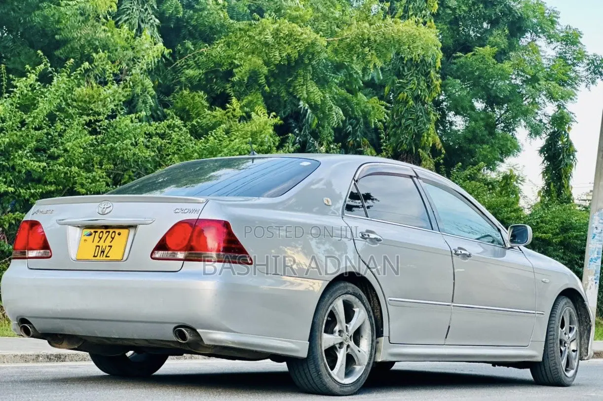 Toyota Crown 2006 Silver