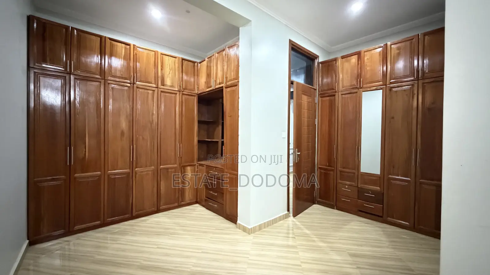 6bdrm Mansion in Itega Dodoma for sale