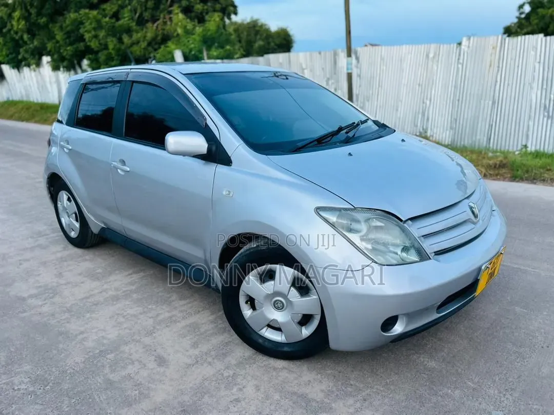Toyota IST 2003 Silver