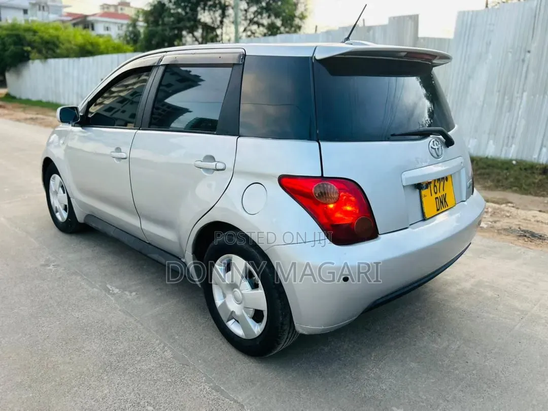 Toyota IST 2003 Silver