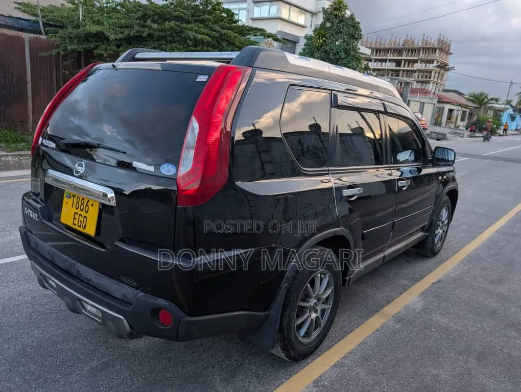 Nissan X-Trail 2.0 Petrol XE 2012 Black