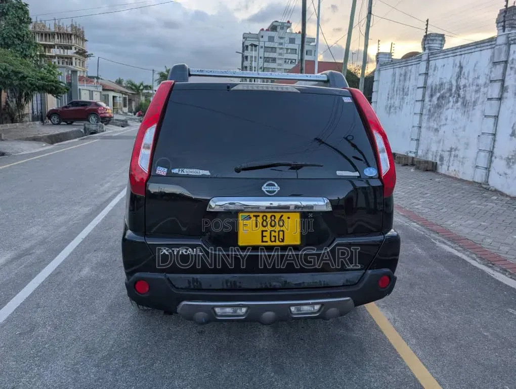 Nissan X-Trail 2.0 Petrol XE 2012 Black