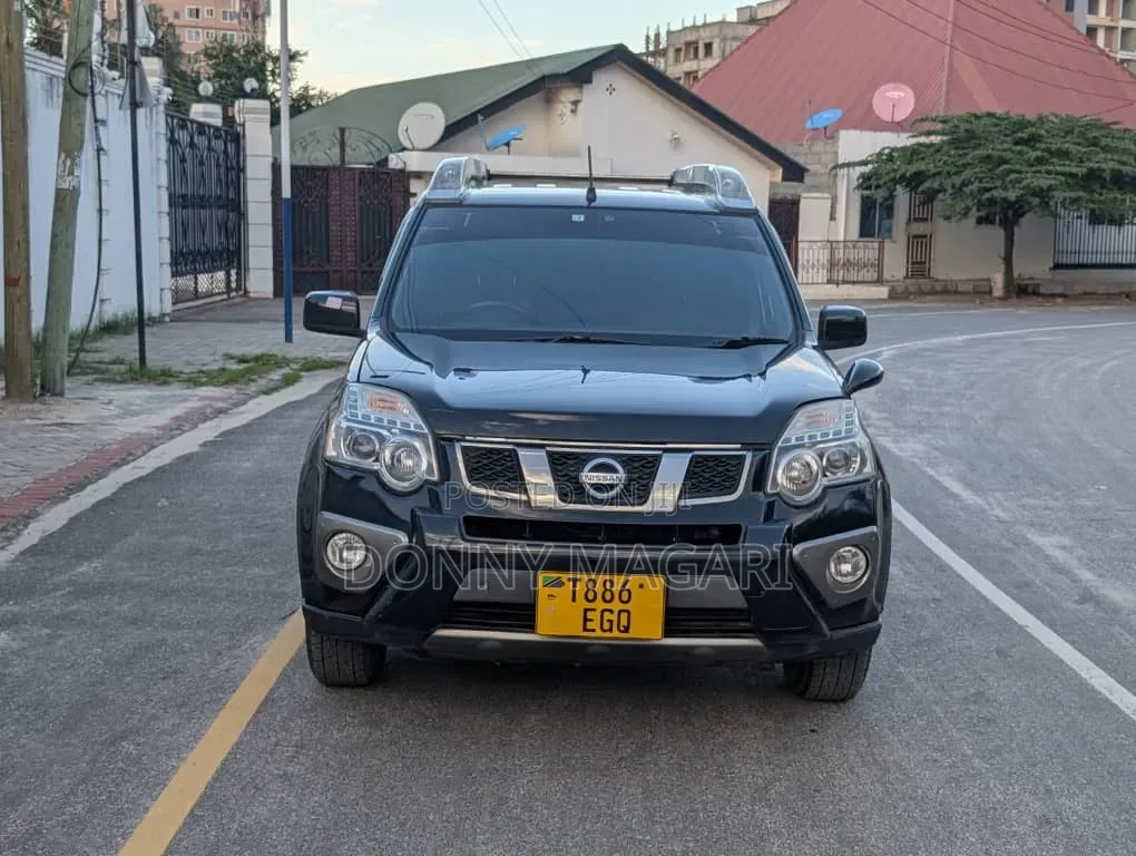 Nissan X-Trail 2.0 Petrol XE 2012 Black
