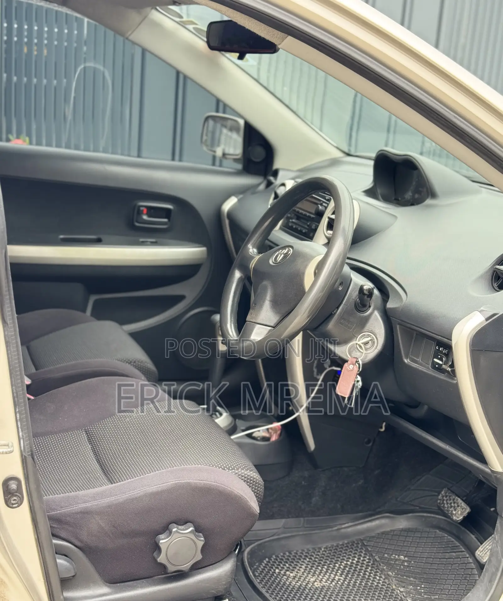 Toyota IST 2003 Silver