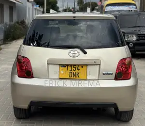 Toyota IST 2003 Silver