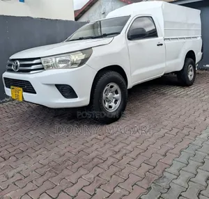 Toyota Hilux 2010 White