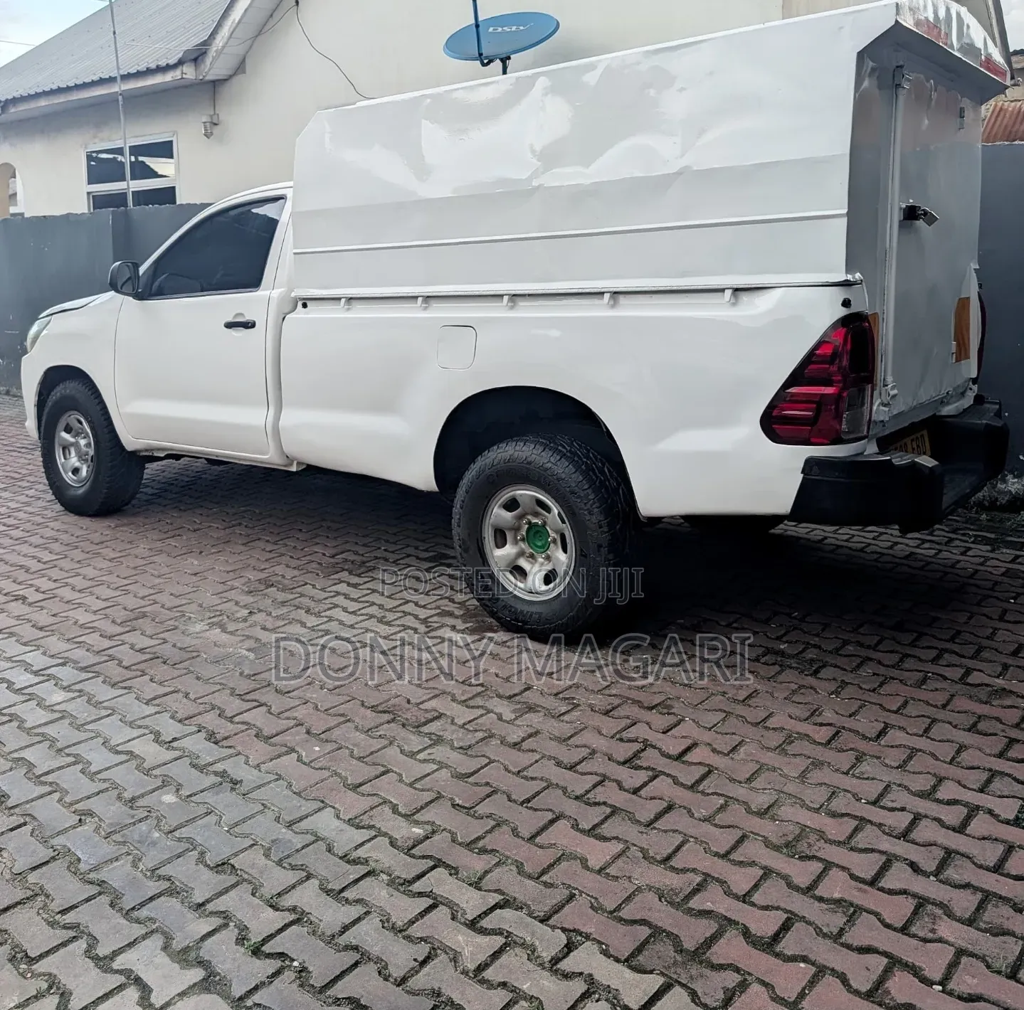 Toyota Hilux 2010 White
