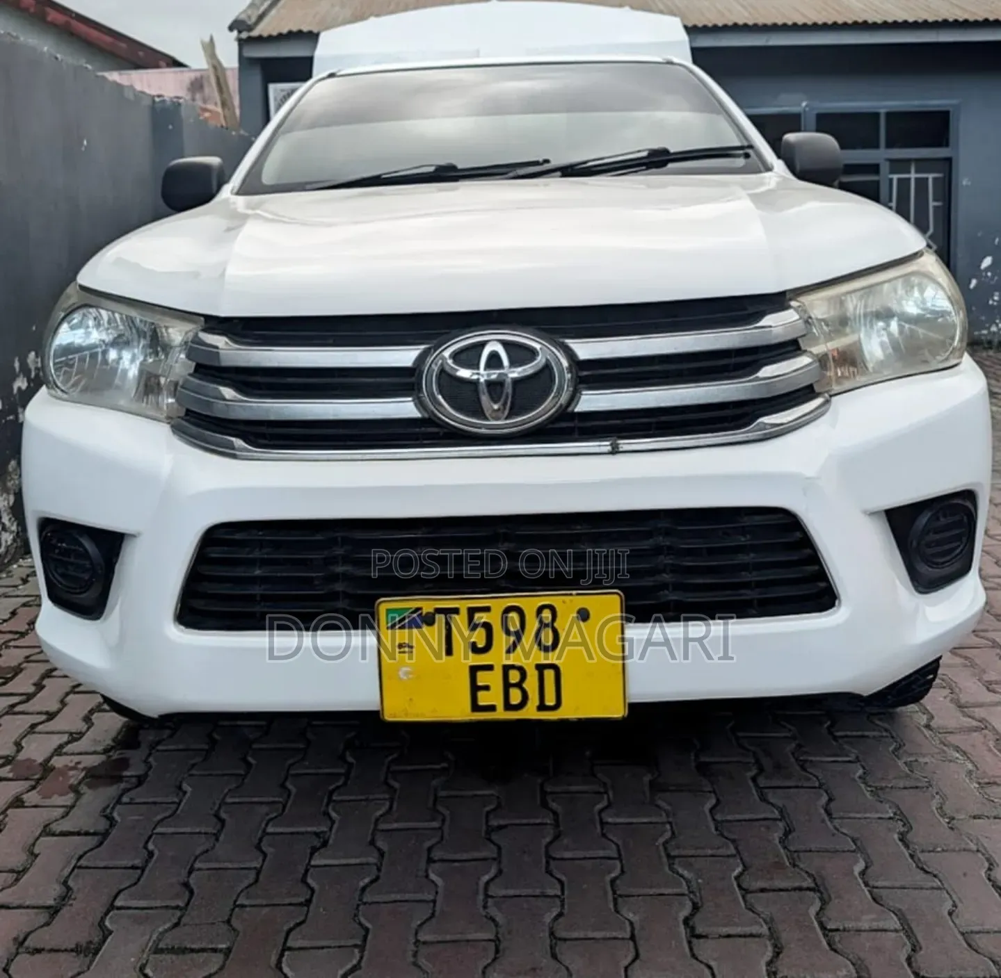 Toyota Hilux 2010 White