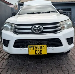 Toyota Hilux 2010 White