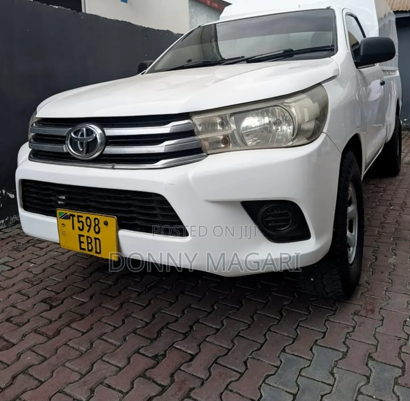 Toyota Hilux 2010 White