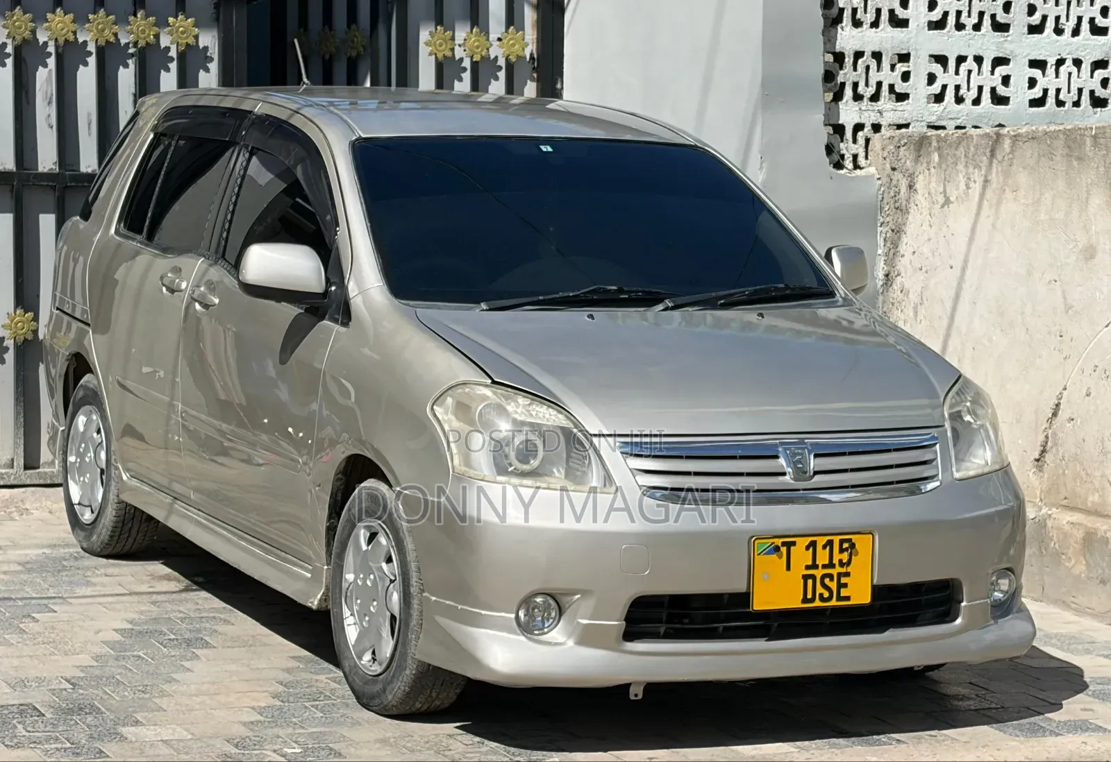 Toyota Raum 2004 Silver