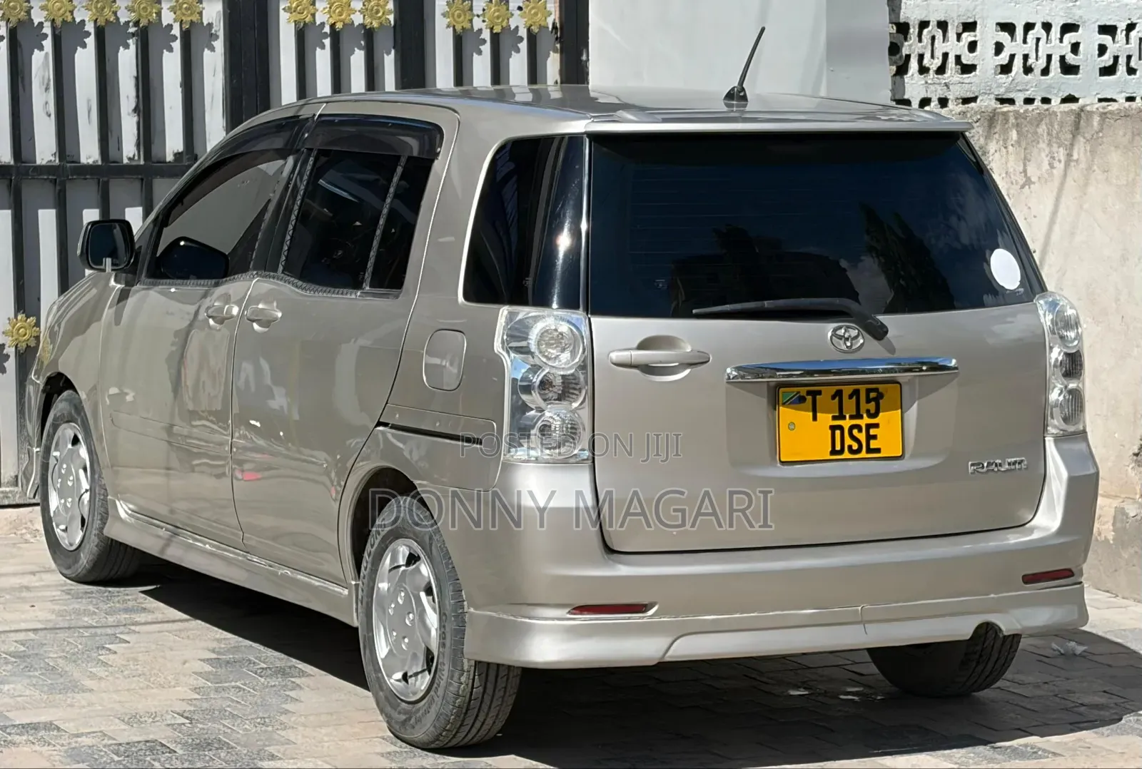 Toyota Raum 2004 Silver