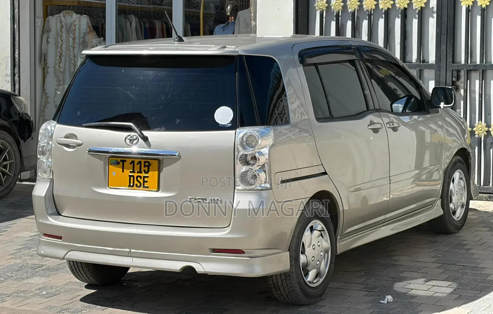 Toyota Raum 2004 Silver