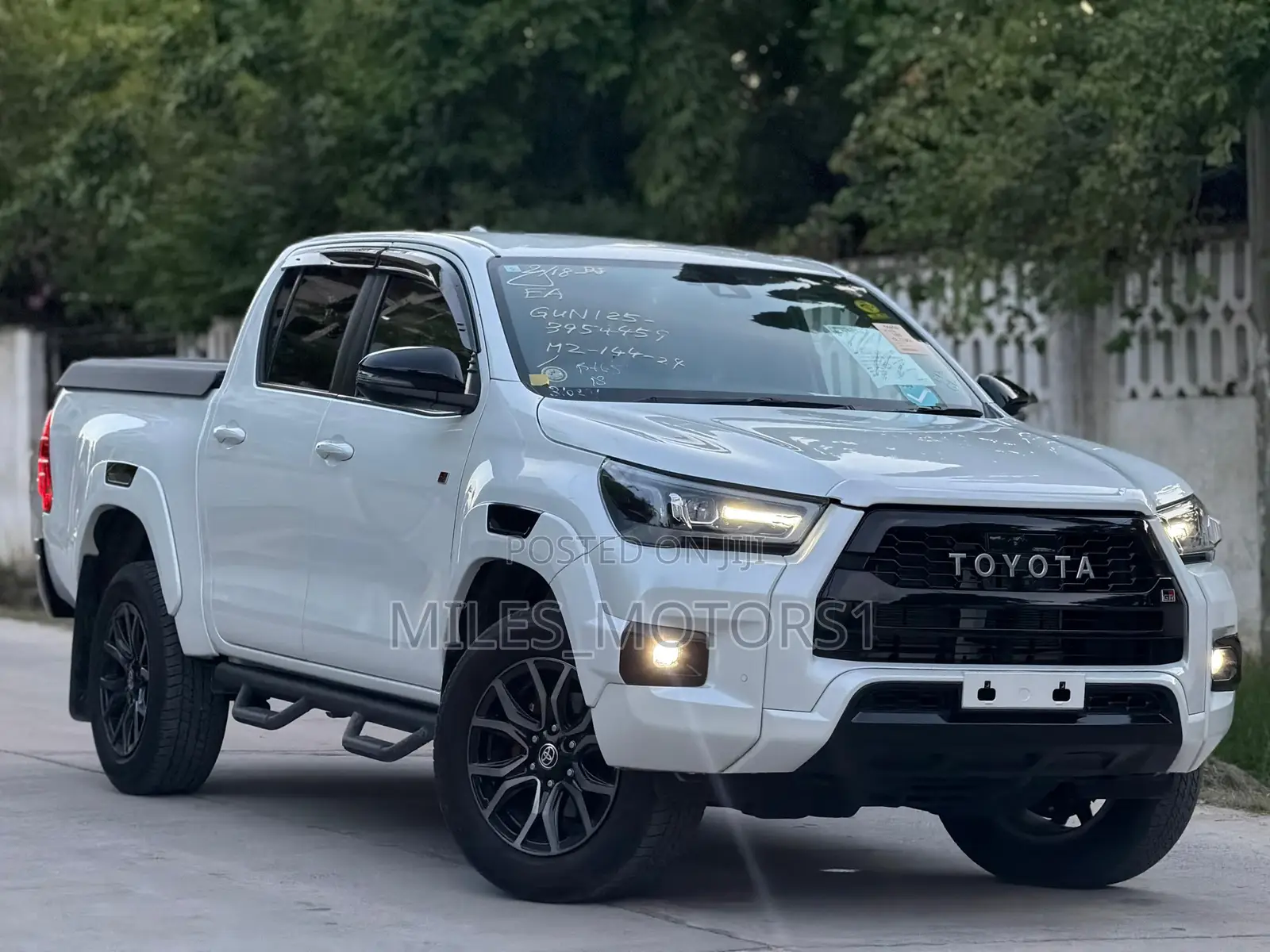 Toyota Hilux 2024 White
