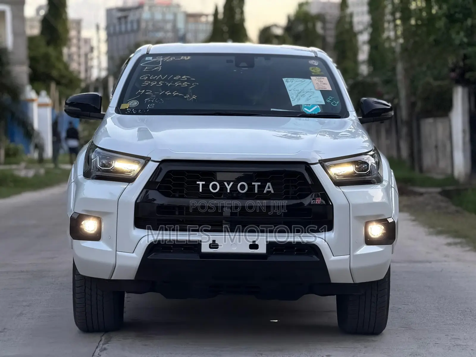 Toyota Hilux 2024 White