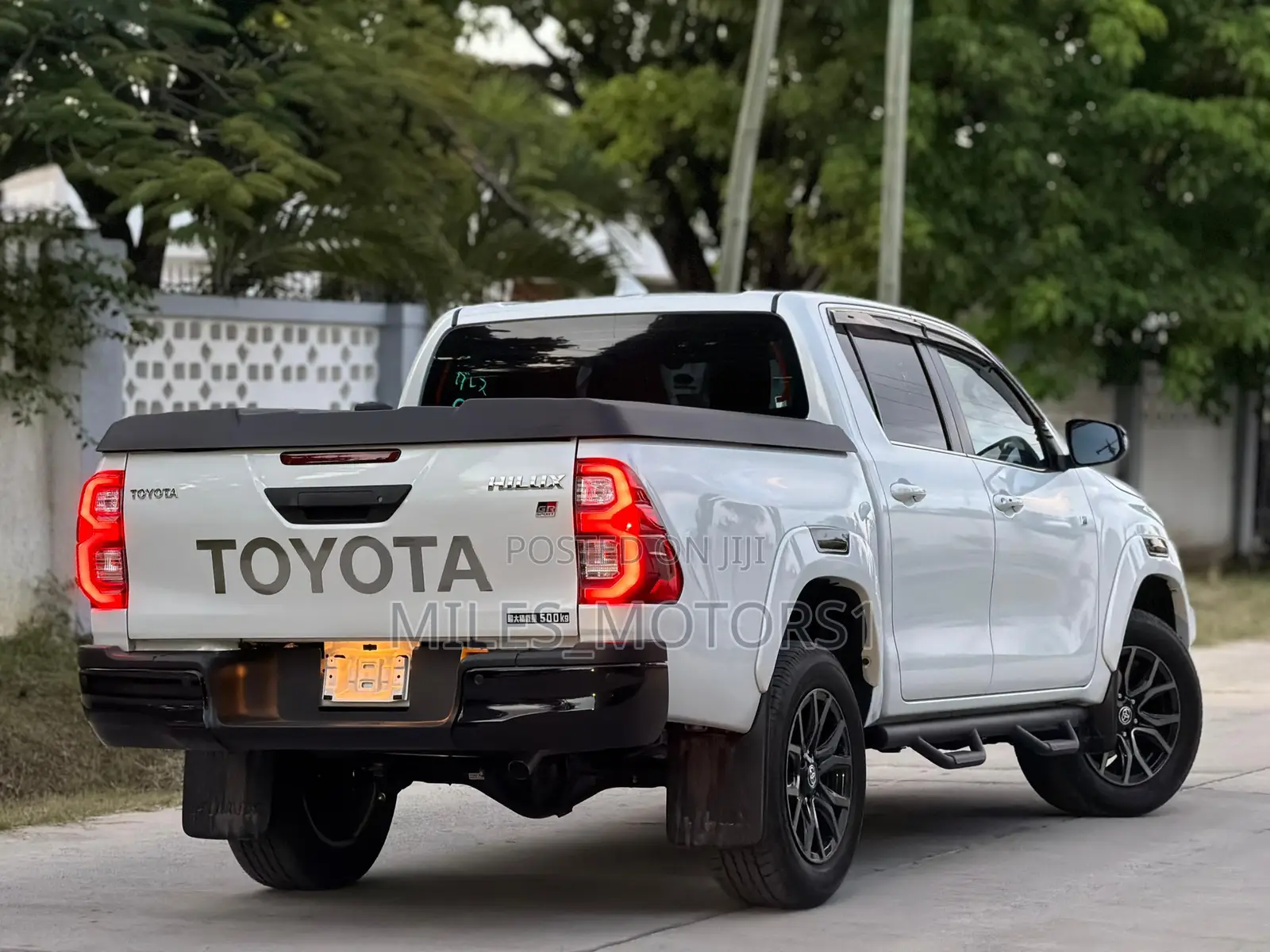 Toyota Hilux 2024 White