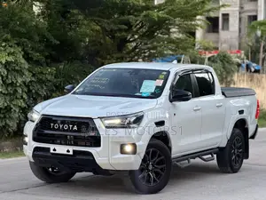 Toyota Hilux 2024 White