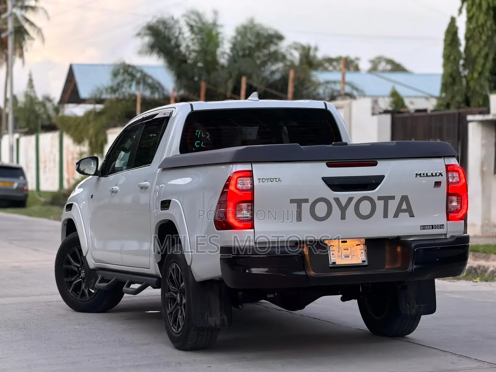 Toyota Hilux 2024 White
