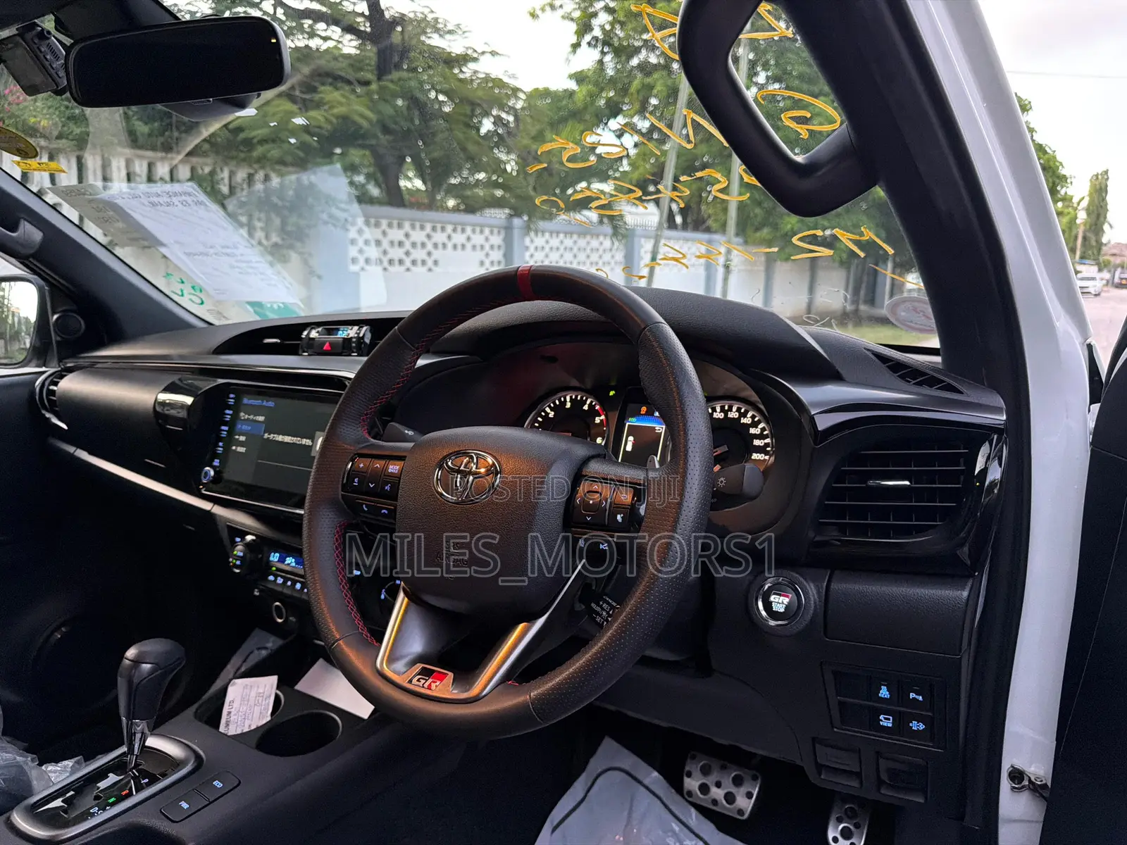 Toyota Hilux 2024 White