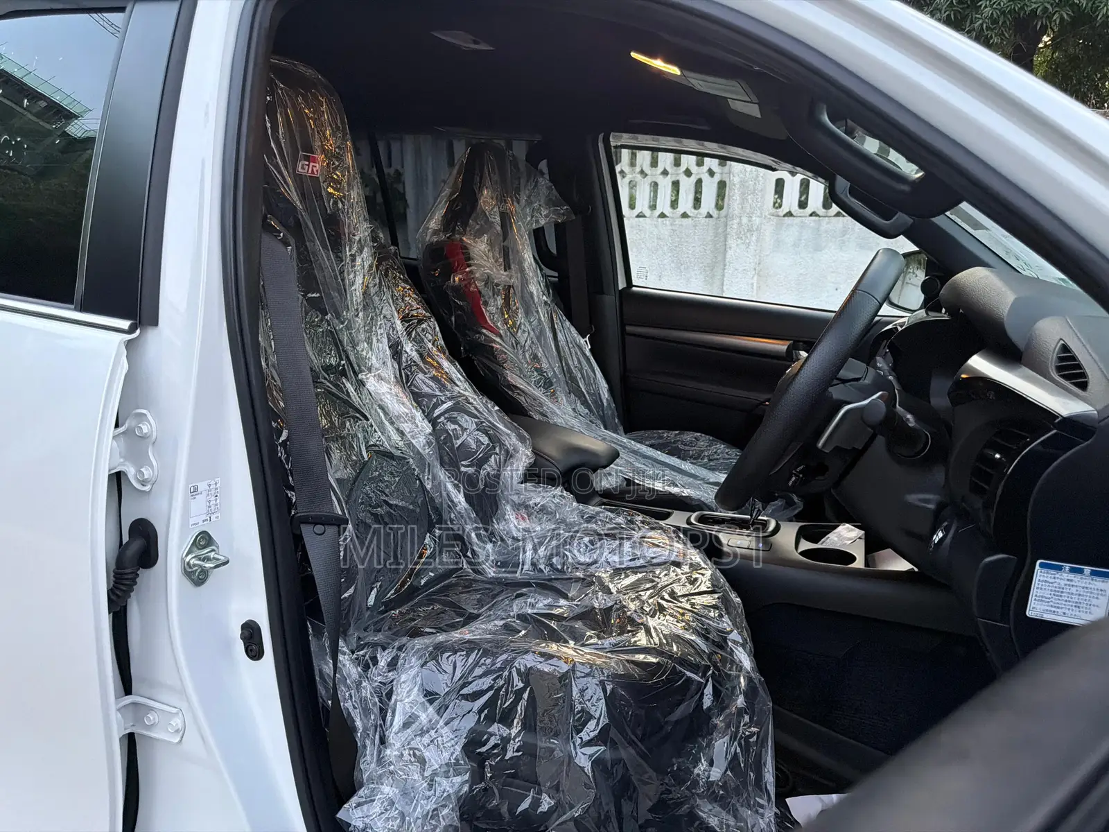 Toyota Hilux 2024 White