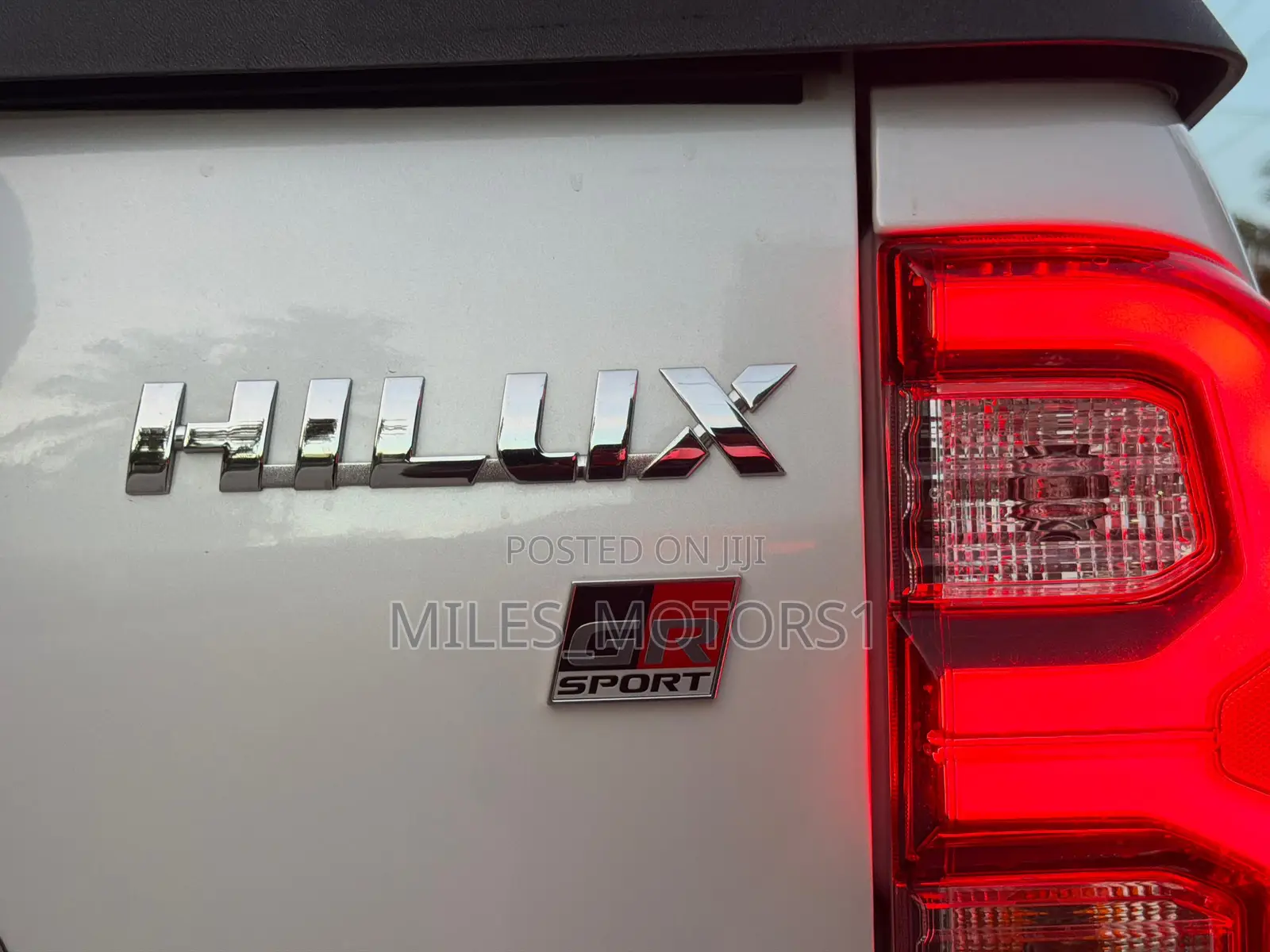Toyota Hilux 2024 White