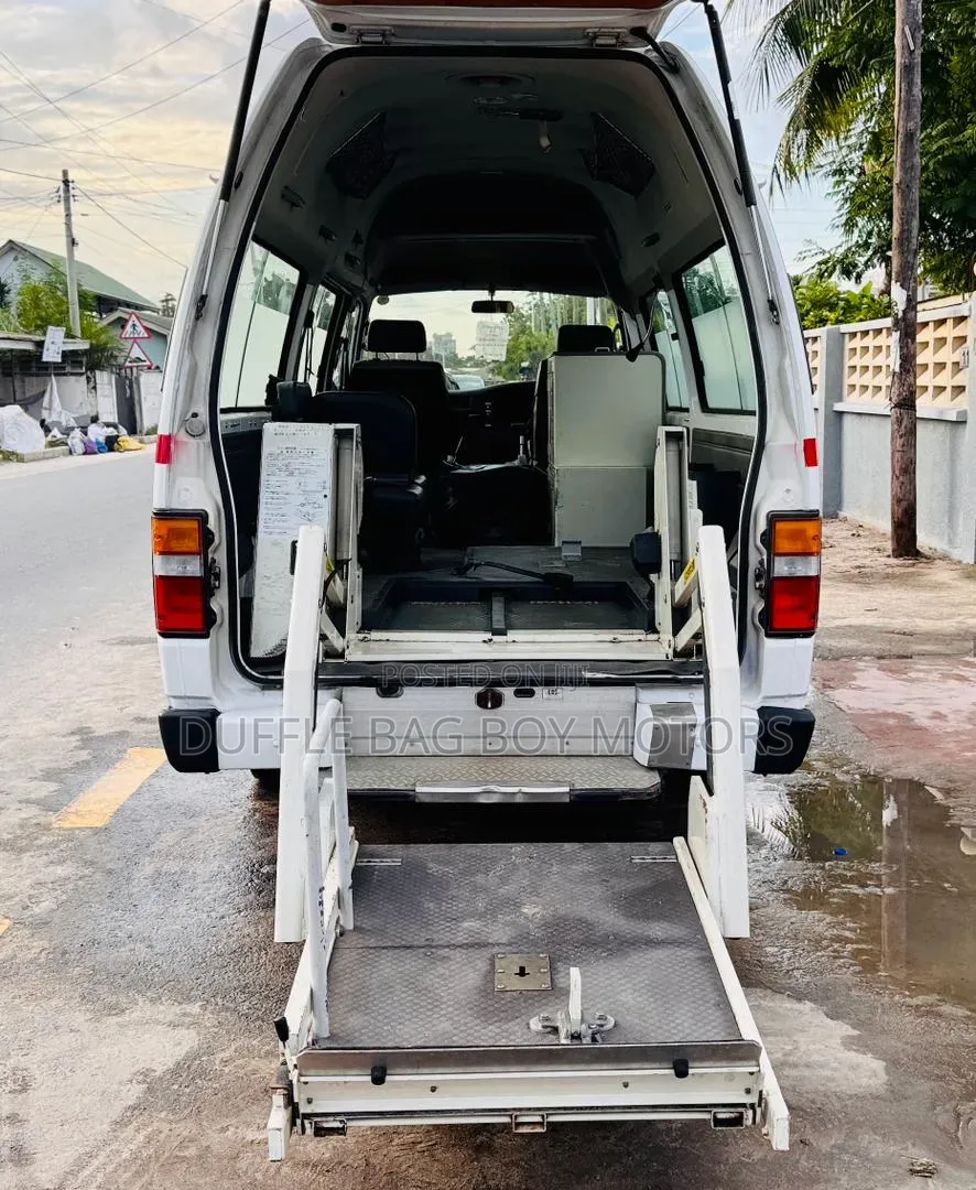 Nissan Caravan (Urvan) 2003 White